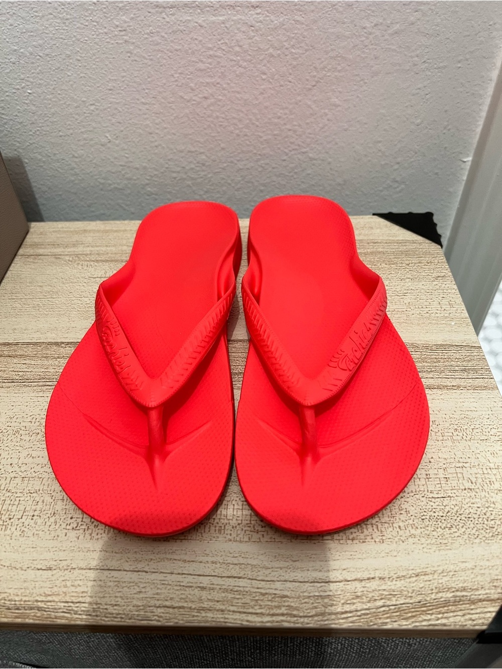 Archie’s Arch Support Flip Flops - Picture 2 of 6